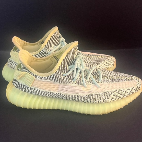Adidas Yeezy Boost 350 V2. Men’s Size 9.5 Green Colored Yeezys. - Picture 12 of 12